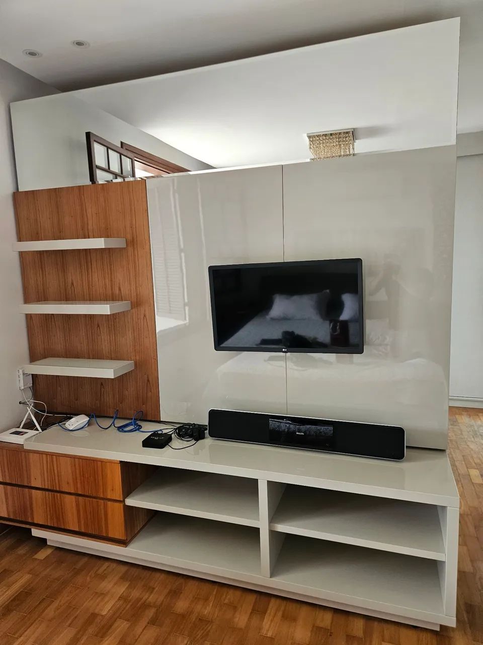  Beautiful Lacquered TV Panel with Mirror and Built-in Rack