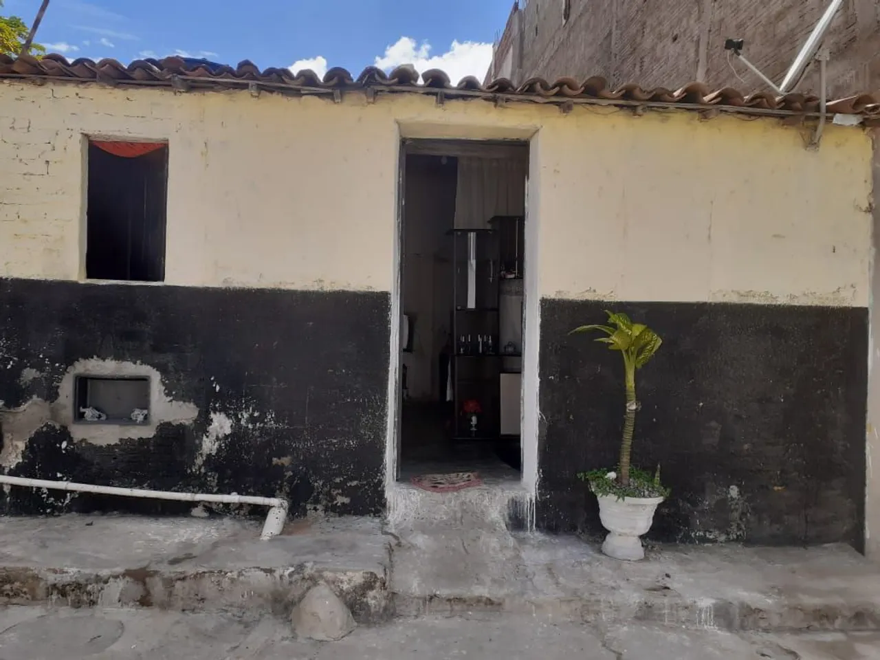 Kitnet localizada na rua atrás do posto de saúde