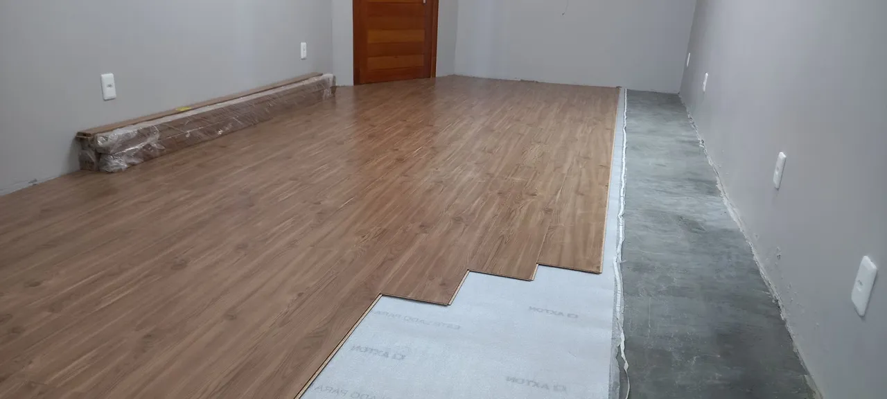 Instalação e colocação de pisos laminados