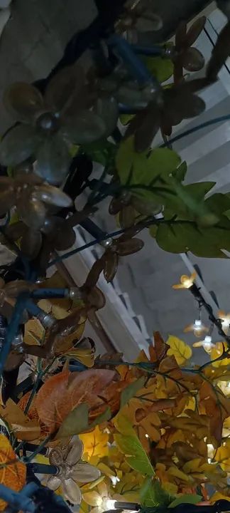 Árvore Artificial Grande com Luzes - Foto 3