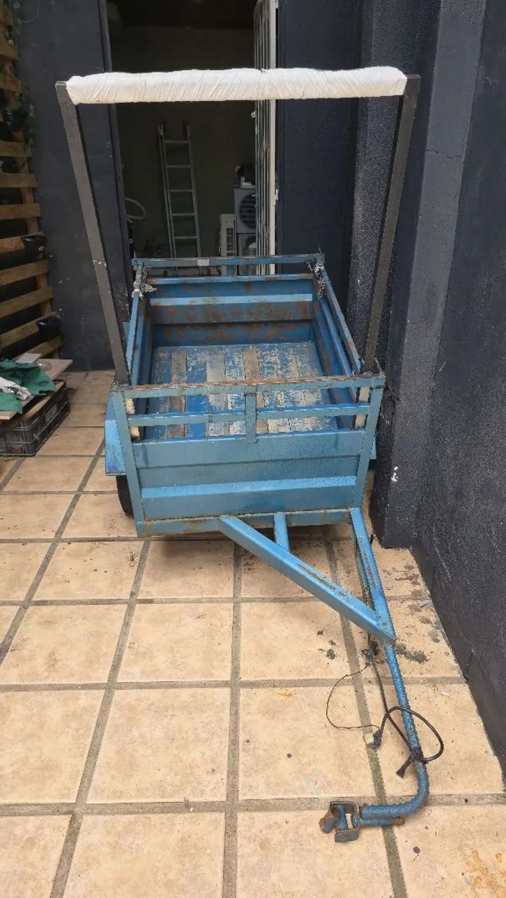 Vendo carretinha emplacada pra moto - Foto 2