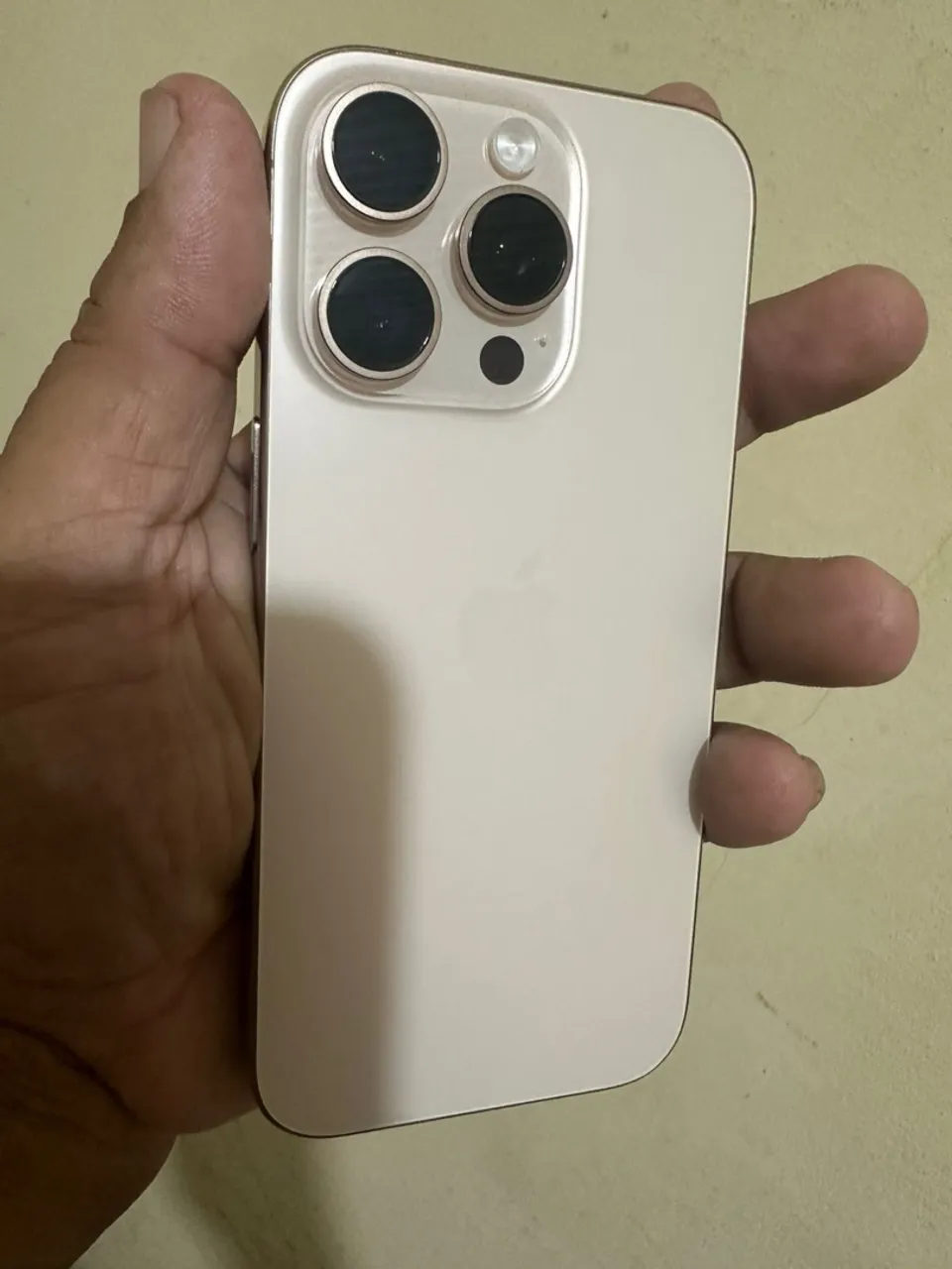 16 PRO 256 GB UM MÊS DE USO
