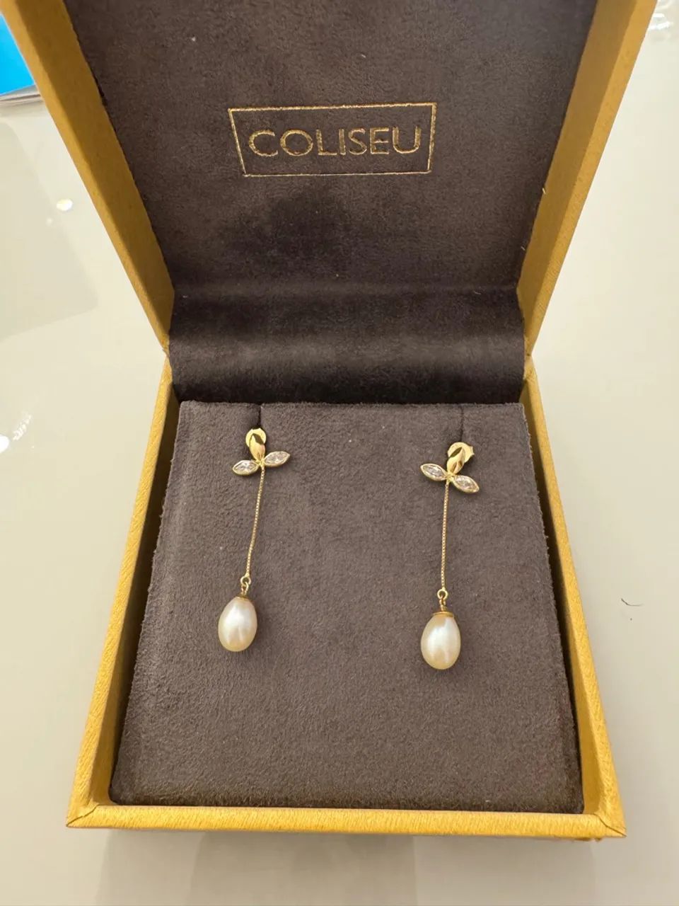Brinco de Ouro 18k com Pérola - Elegante e Clássico