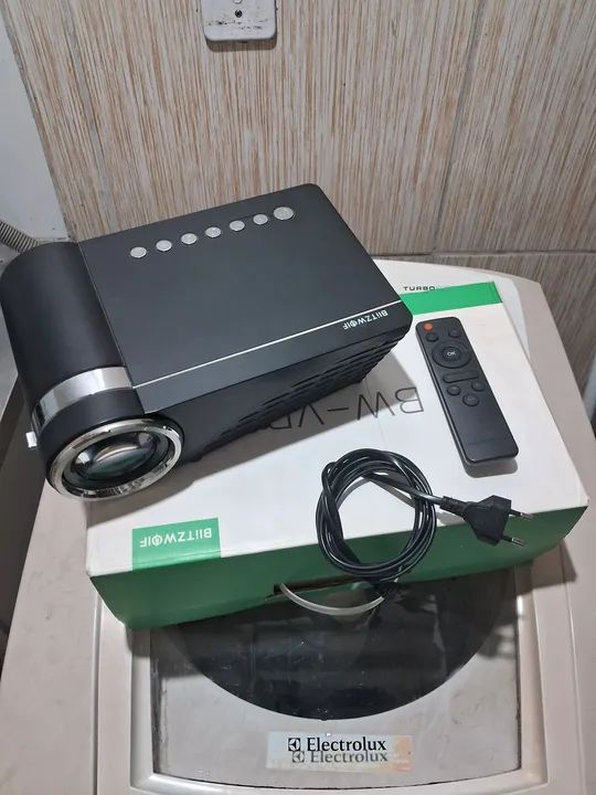 Projetor Portátil Full HD - Bivolt - Foto 3