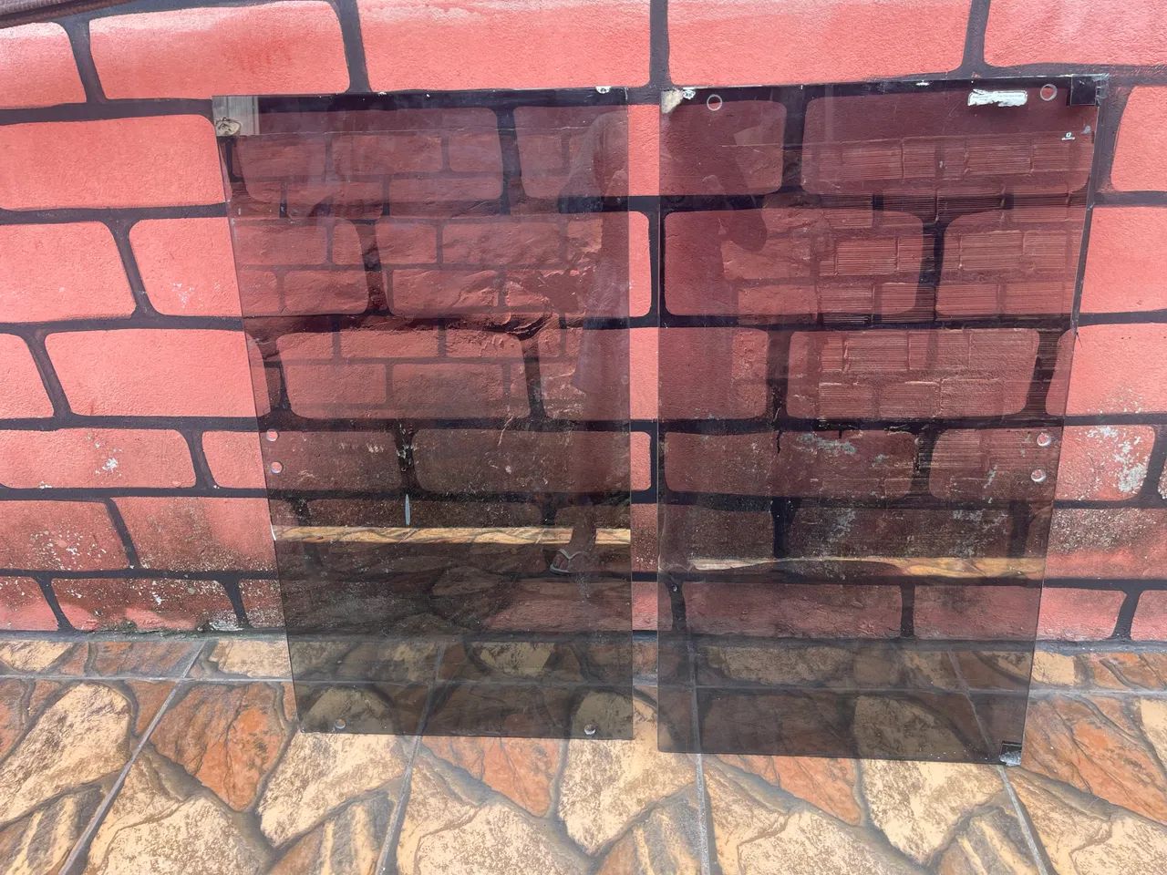 Vende-se 2 duas folhas de vidro temperado pra janela  - Foto 2
