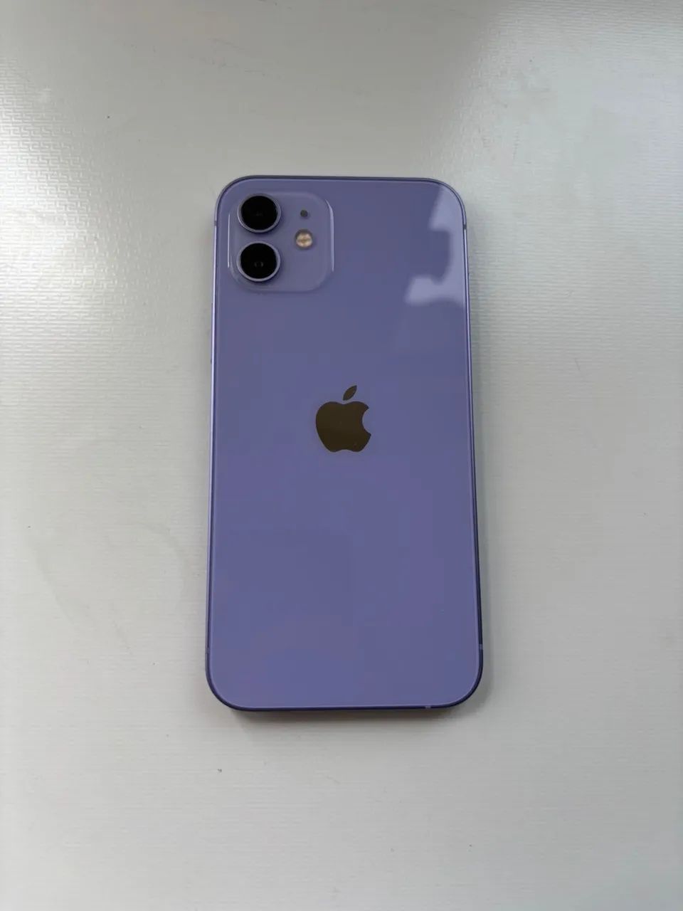 Vendo IPhone 12 roxo 64 giga de memória - Celulares e Smartphones