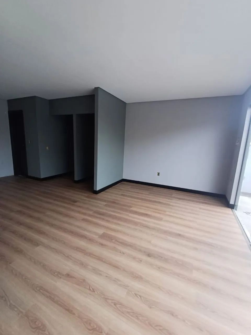 Piso Laminado Amadeirado - Moderno e Durável - Foto 4