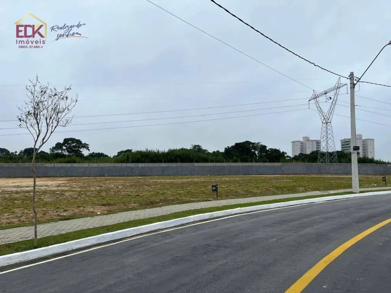 Terreno à venda, 900 m² por R$ 1.803.781,22 - Urbanova - São José dos Campos/SP