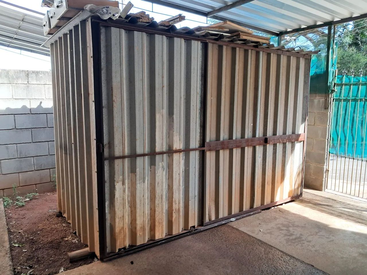 Small shed for construction64374699042050120