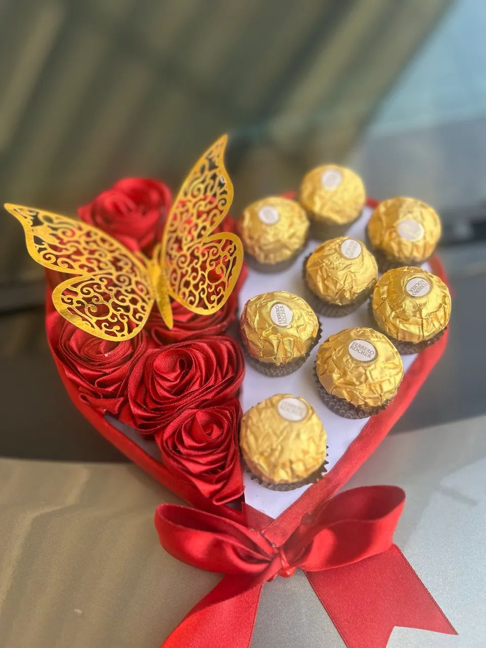 Box de Flores e Rosas e Ferrero Rocher  - Foto 3