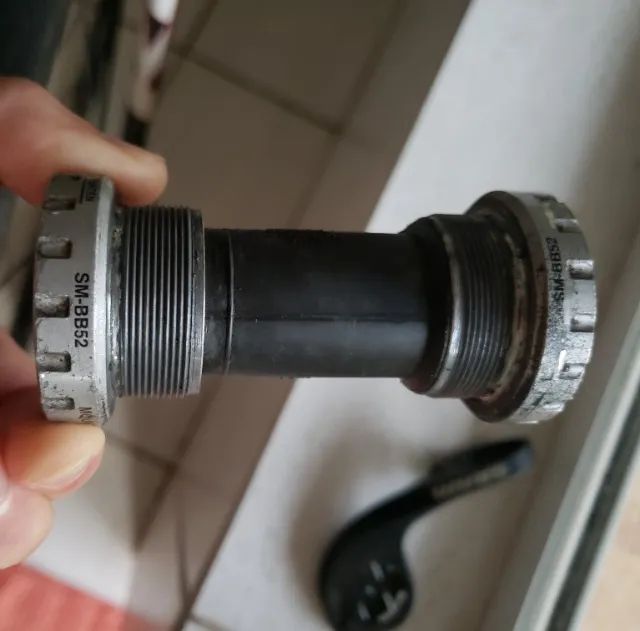 Movimento central Hollowtech Shimano Deore e suporte Garmin - Foto 2