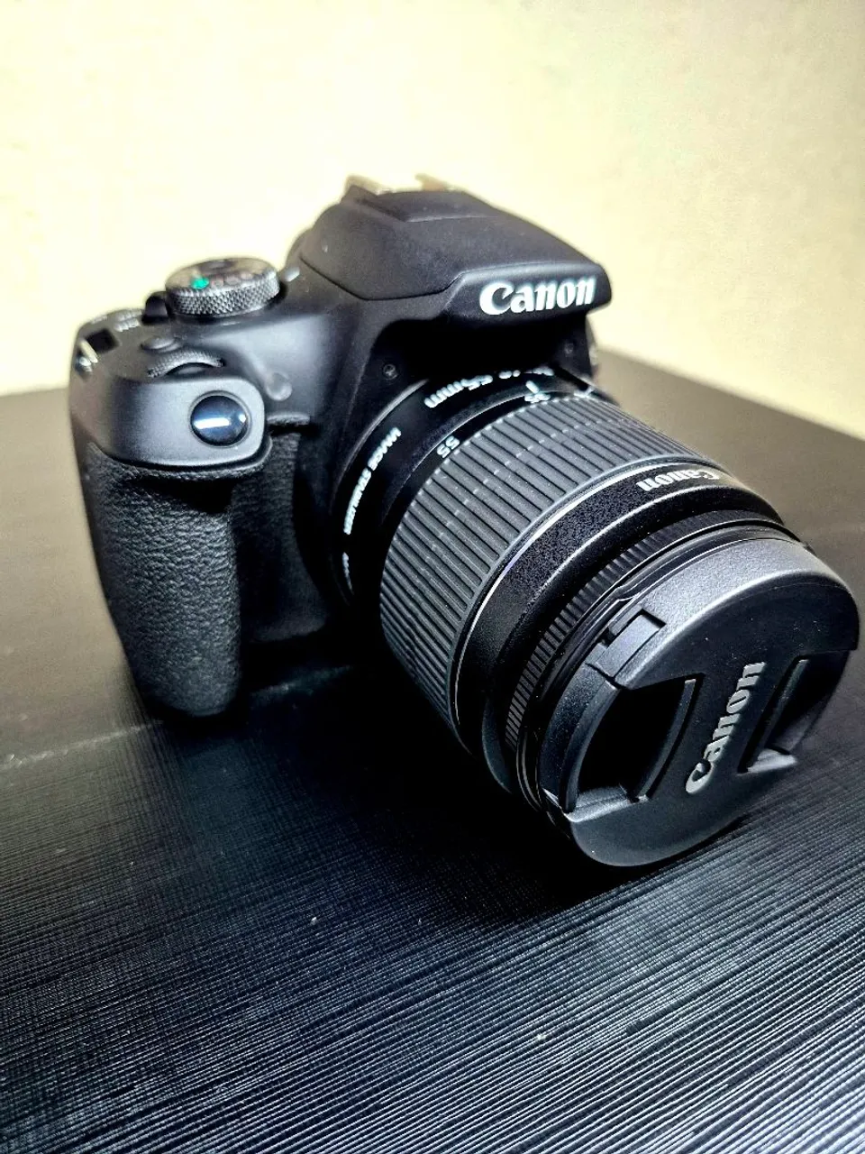 Câmera Canon DSLR com Lente 18-55mm