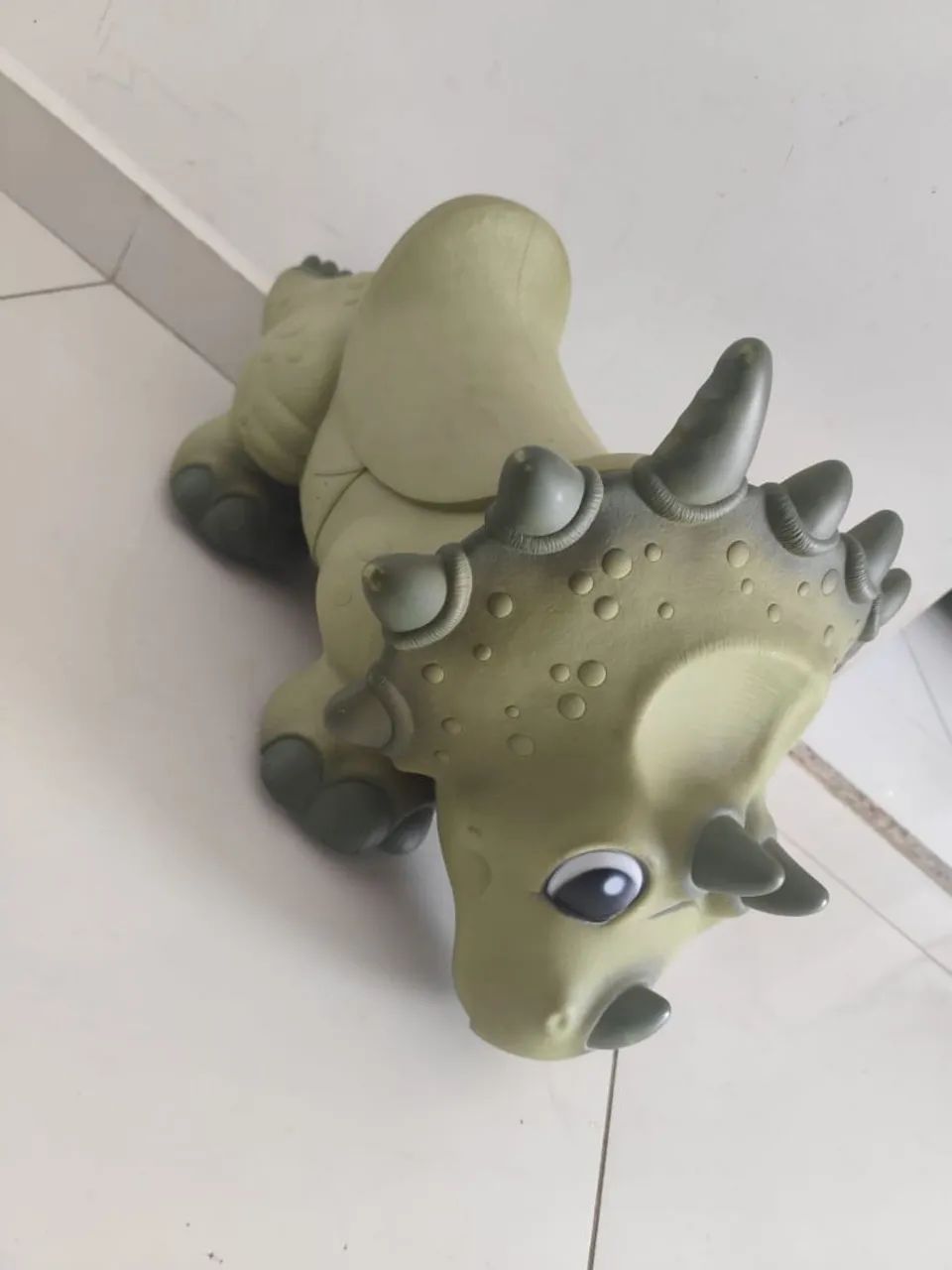 Dinossauro com rodinhas