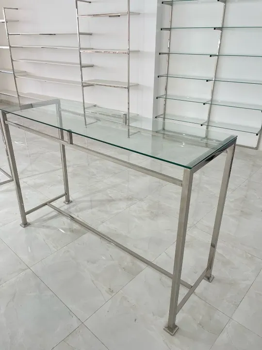 MESA EXPOSITORA AÇO INOX PARA LOJA DE ROUPAS