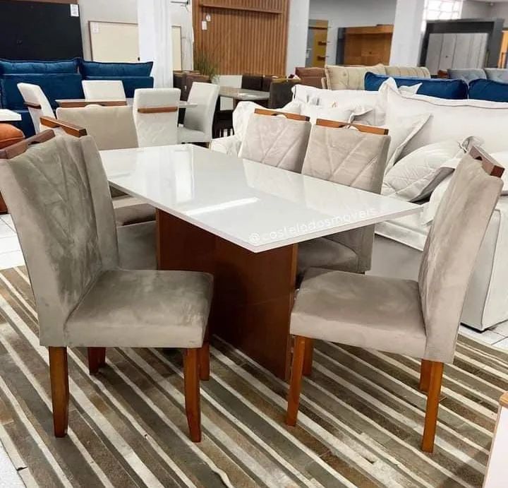 Mesa de Jantar Elegante com Cadeiras Estofadas