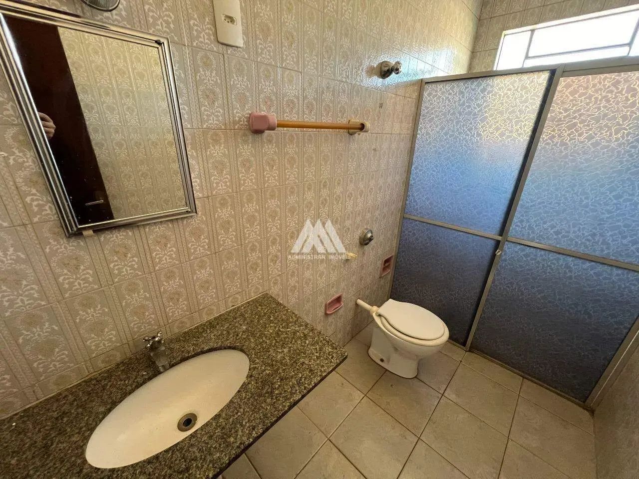 Alugo casa em Itaúna com ótima localização! - Foto 3