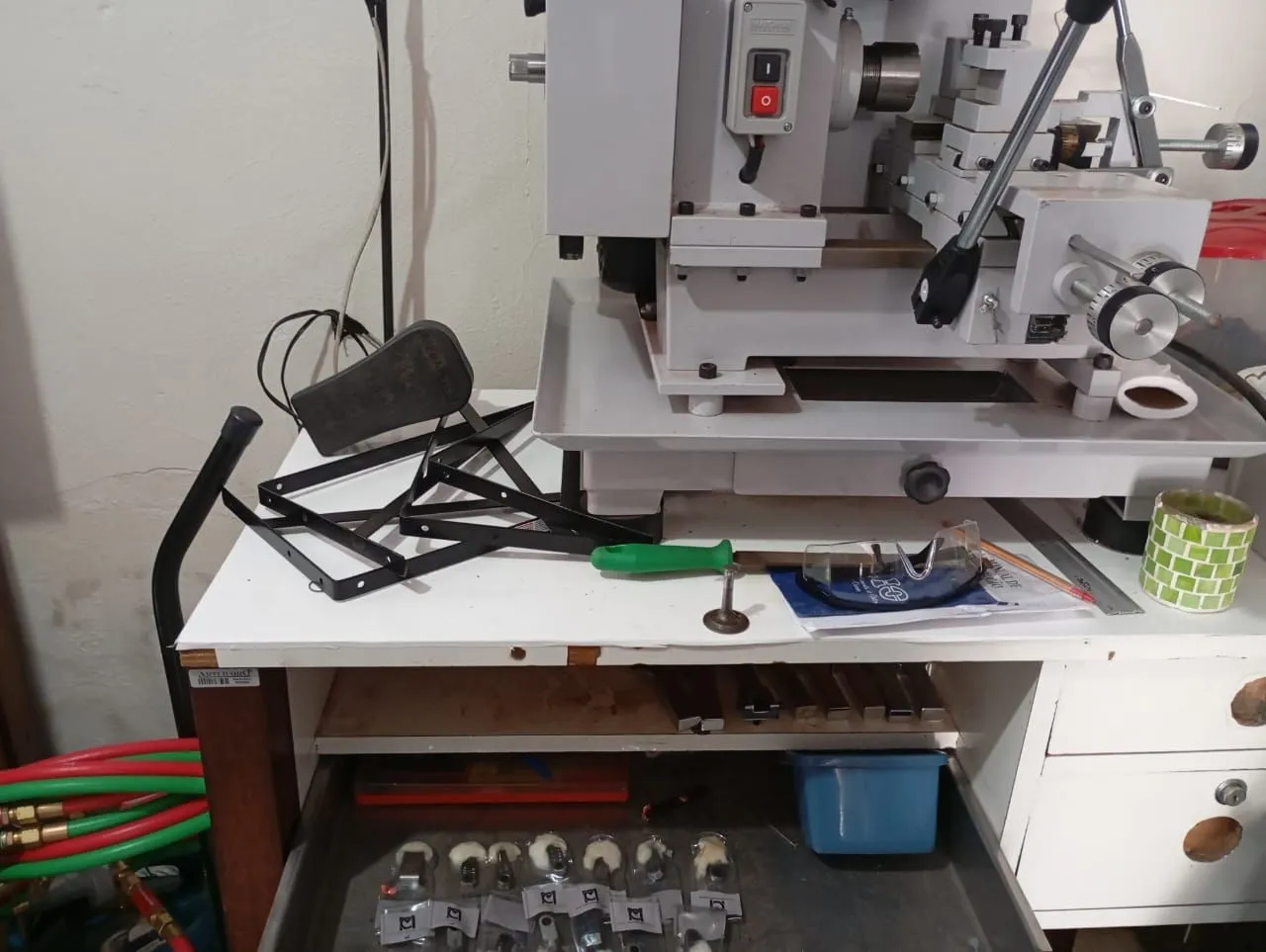 Torno com ferramentas completas
