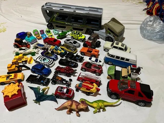 brinquedos grande carreta 6 rodas cegonha e 35 carrinhos e dinossauros - Foto 5