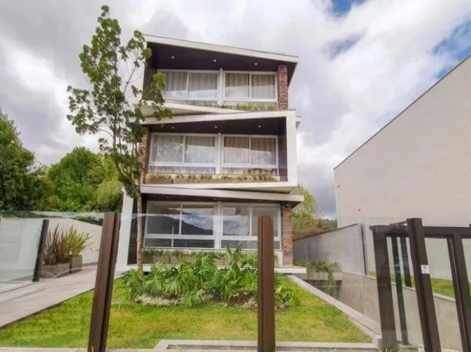 Apartamento de 2 dormitórios à venda em Gramado!