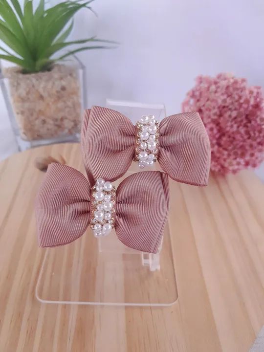 PAR DE LAÇO P/ CRIANÇAS COM PÉROLAS & STRASS - Foto 4