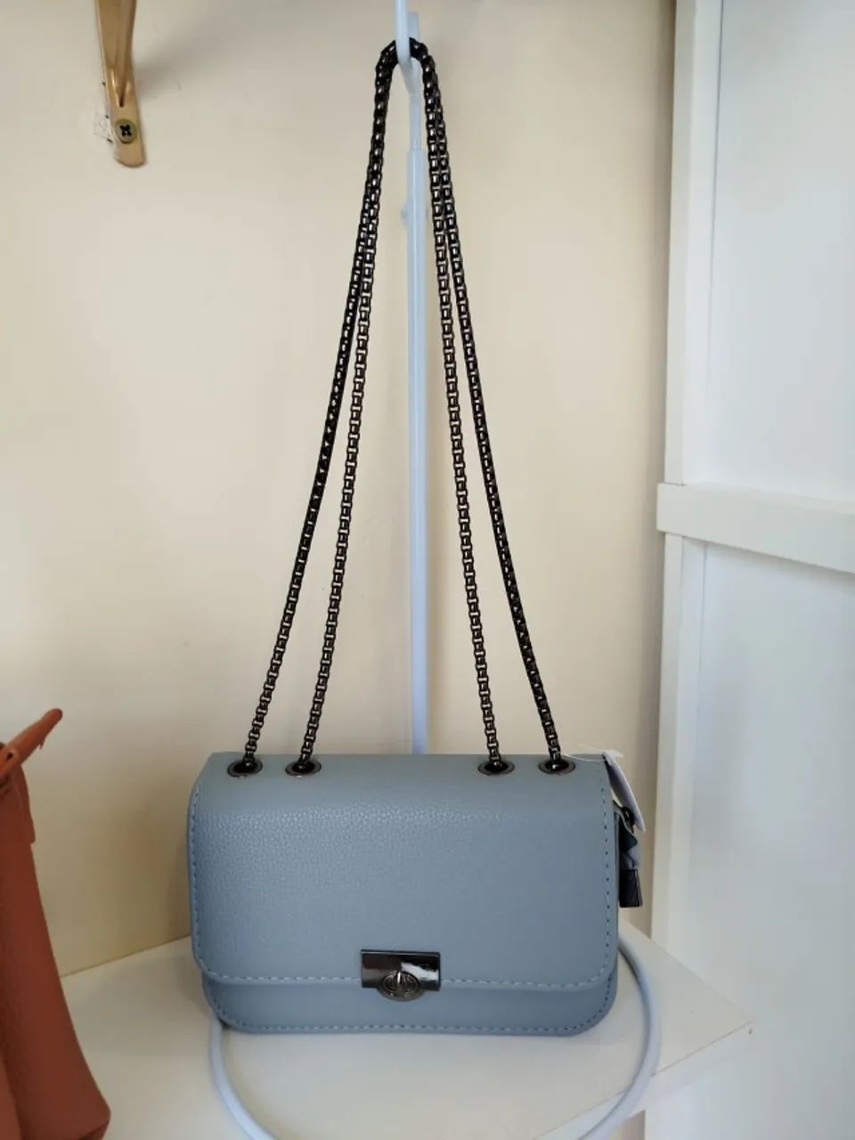  Bolsa Tiracolo Azul com Corrente 