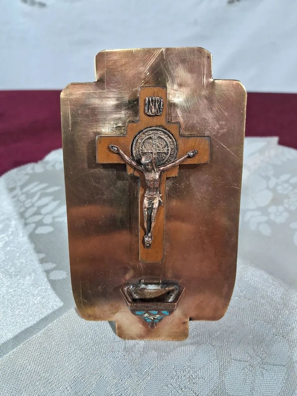 Placa de metal com Cristo de madeira - Foto 3