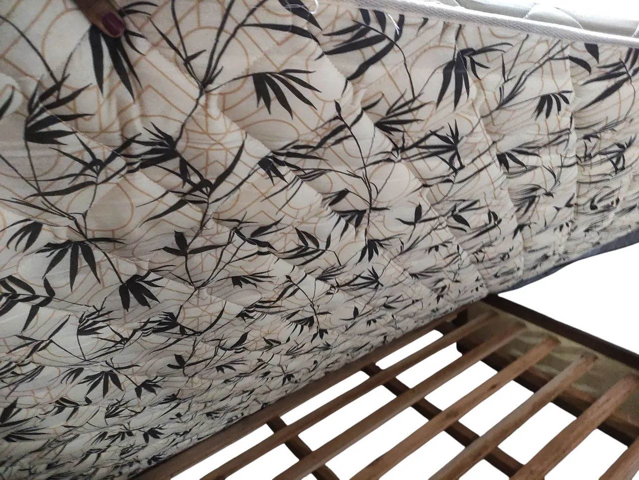  Cama Casal com colchão casal  até 250 kg - Foto 2