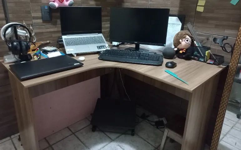 Escrivaninha em L  (1,20×1,20M)