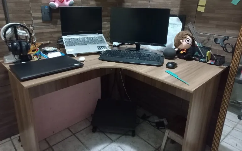 Escrivaninha em L (1,20×1,20M)