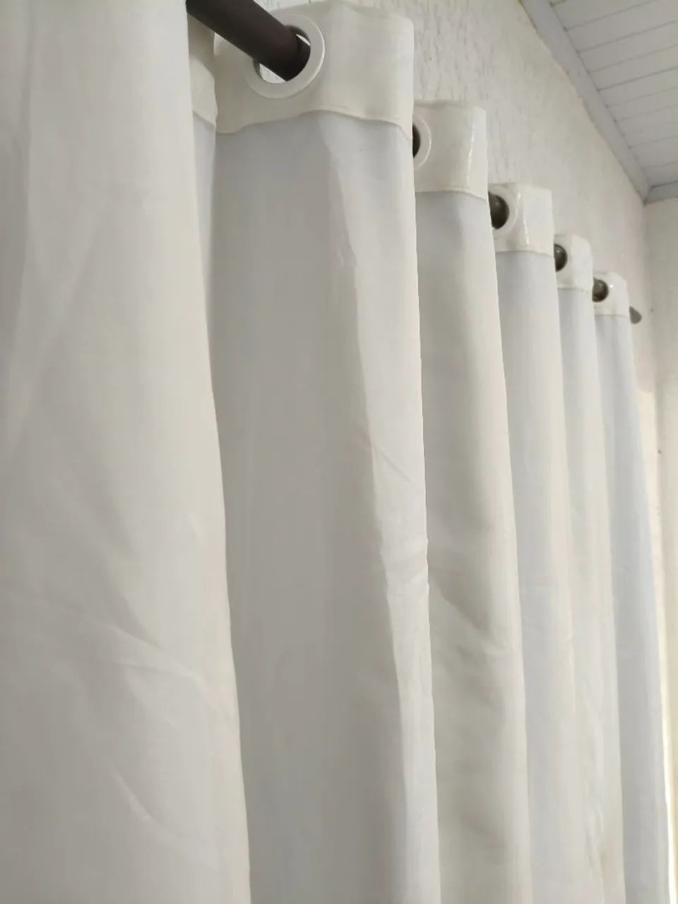 Cortina Blackout Branca com Ilhós - Elegância e Privacidade!