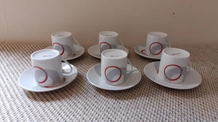 CONJUNTO DE XÍCARAS DE CAFÉ COM PIRES  - PORCELANA 12 UNID