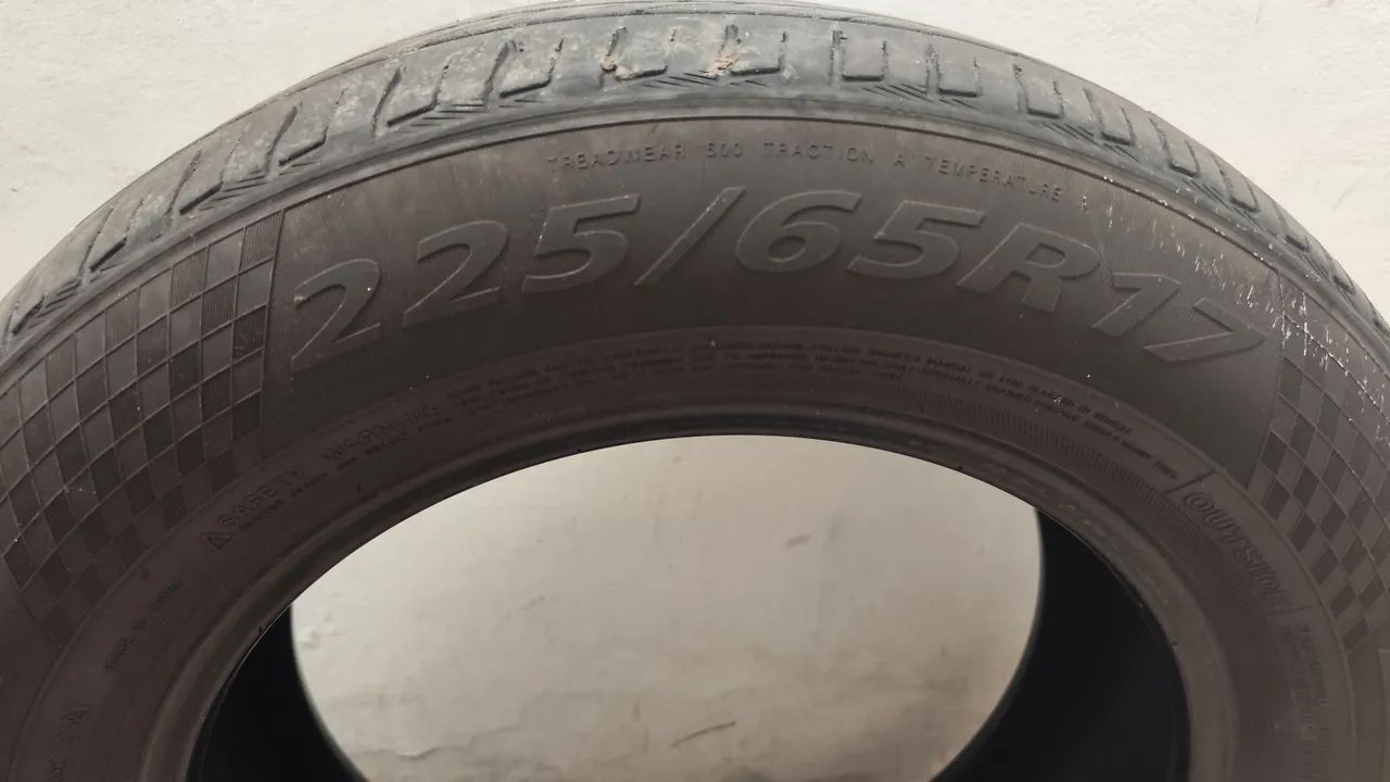 Pneu carro 225/65 17 usado 