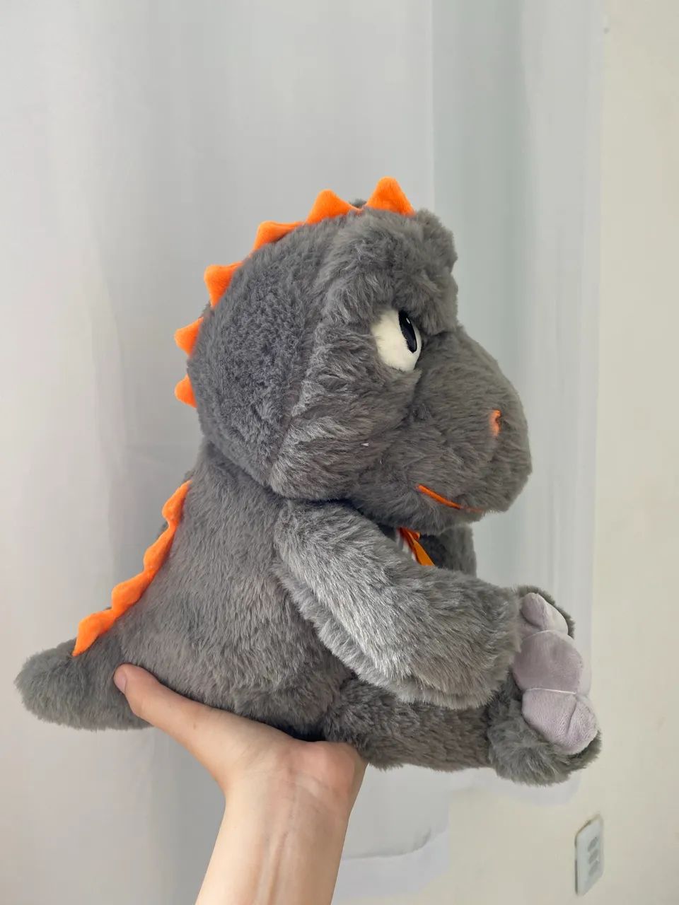 Pelúcia - Dinossauro cinza e laranja - Foto 2