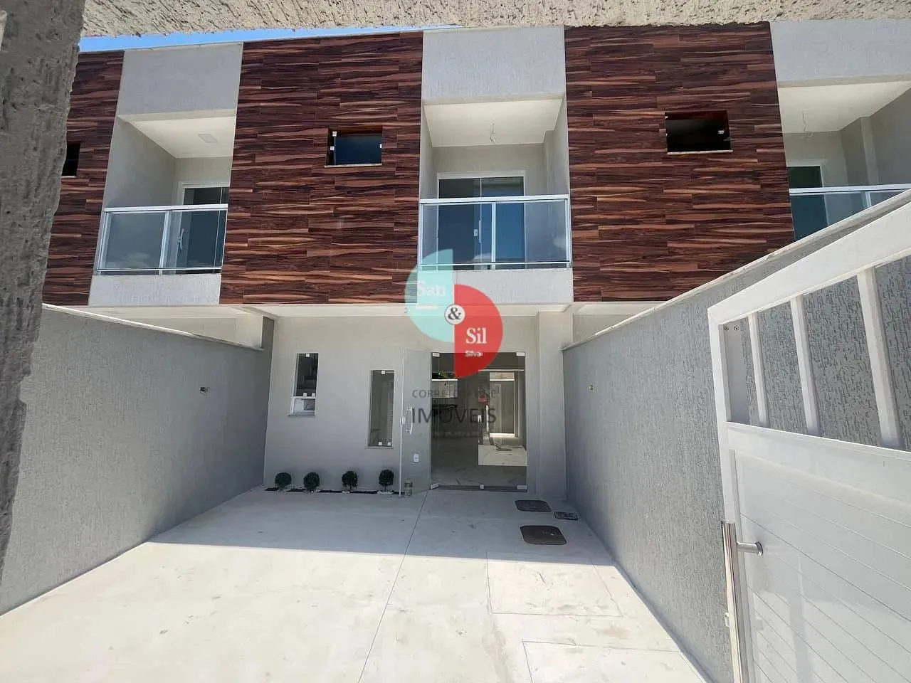 Casa à venda, composta de 2 quartos sendo ambos suítes, 1 lavabo, excelente localização na