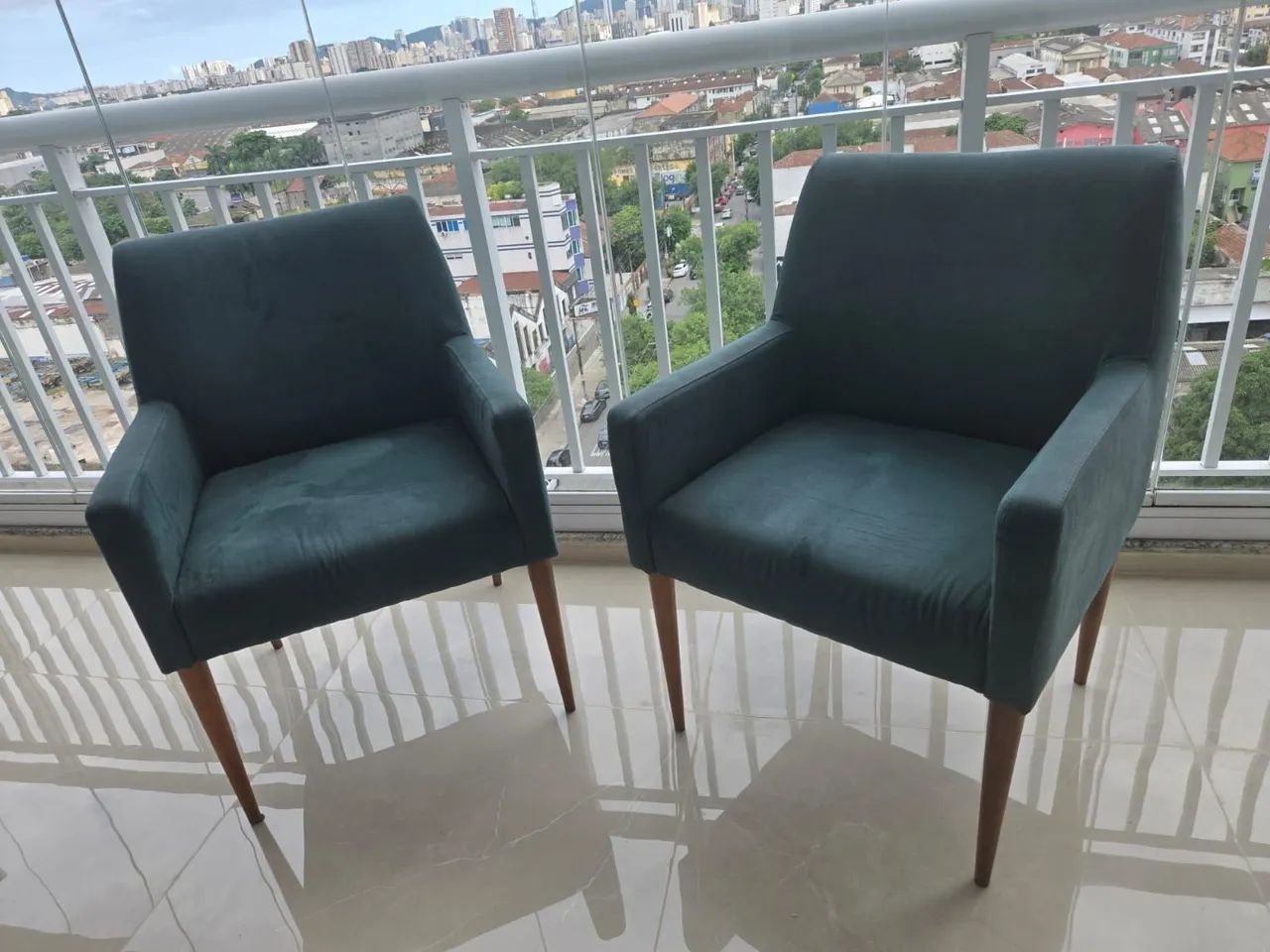 Par de Poltronas Modernas em Suede Verde