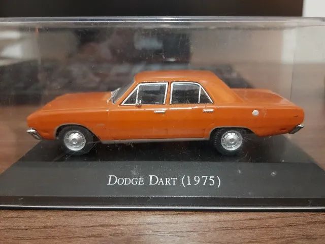 Miniatura Dodge Dart 1975, 1:43 com acrílico - Foto 5