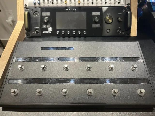 Oportunidade! Line6 Helix Rack + Helix Control - Instrumentos