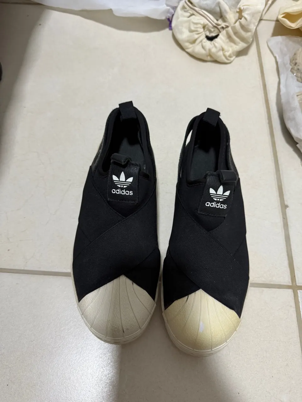 Tênis adidas original slip on