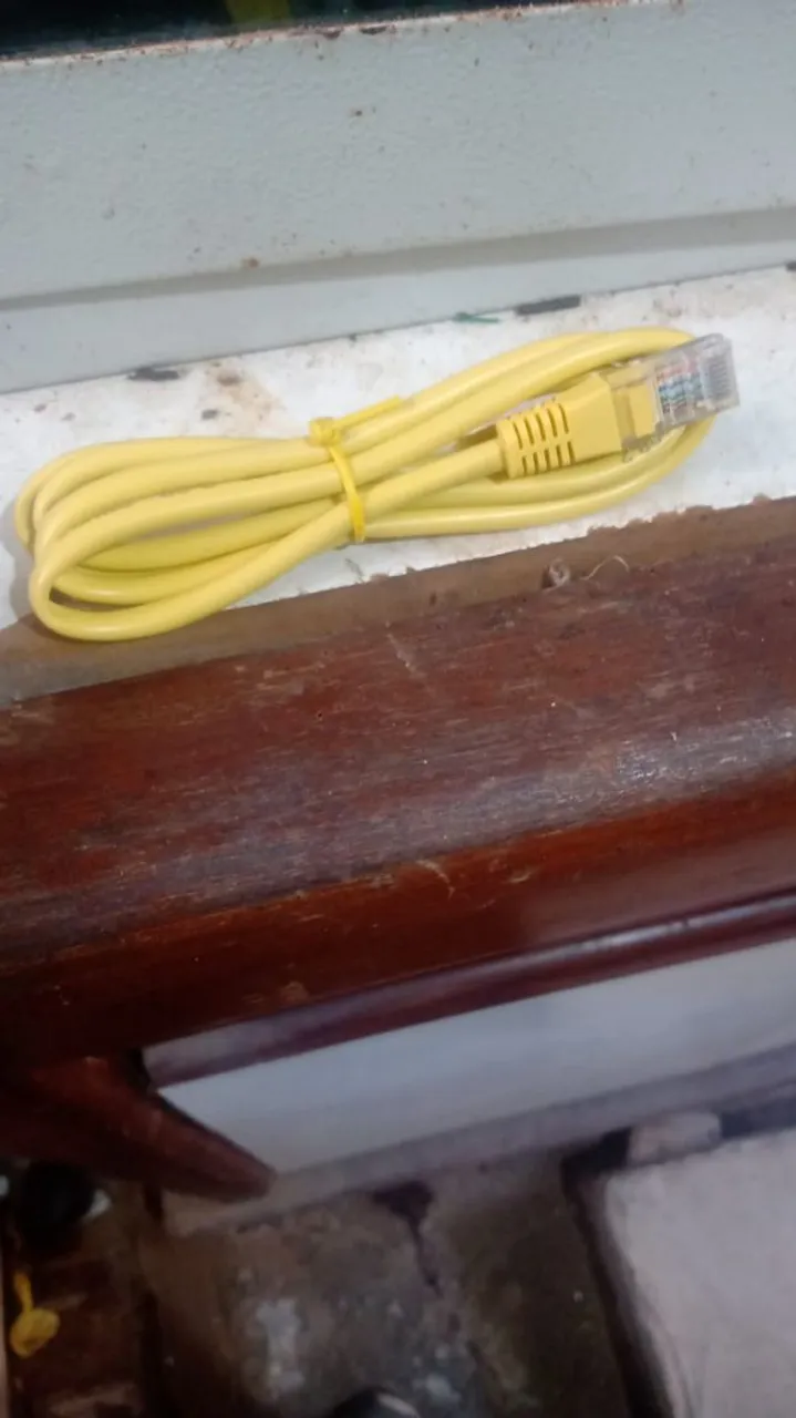 Cabo de rede Ethernet RJ45 amarelo