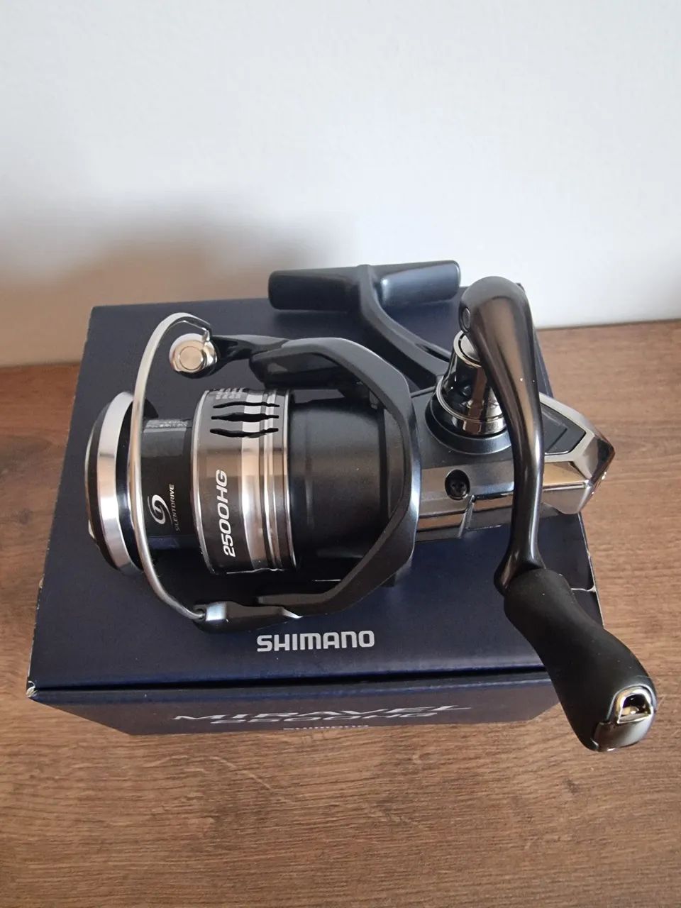 Molinete Shimano Miravel 2500HG - Foto 2
