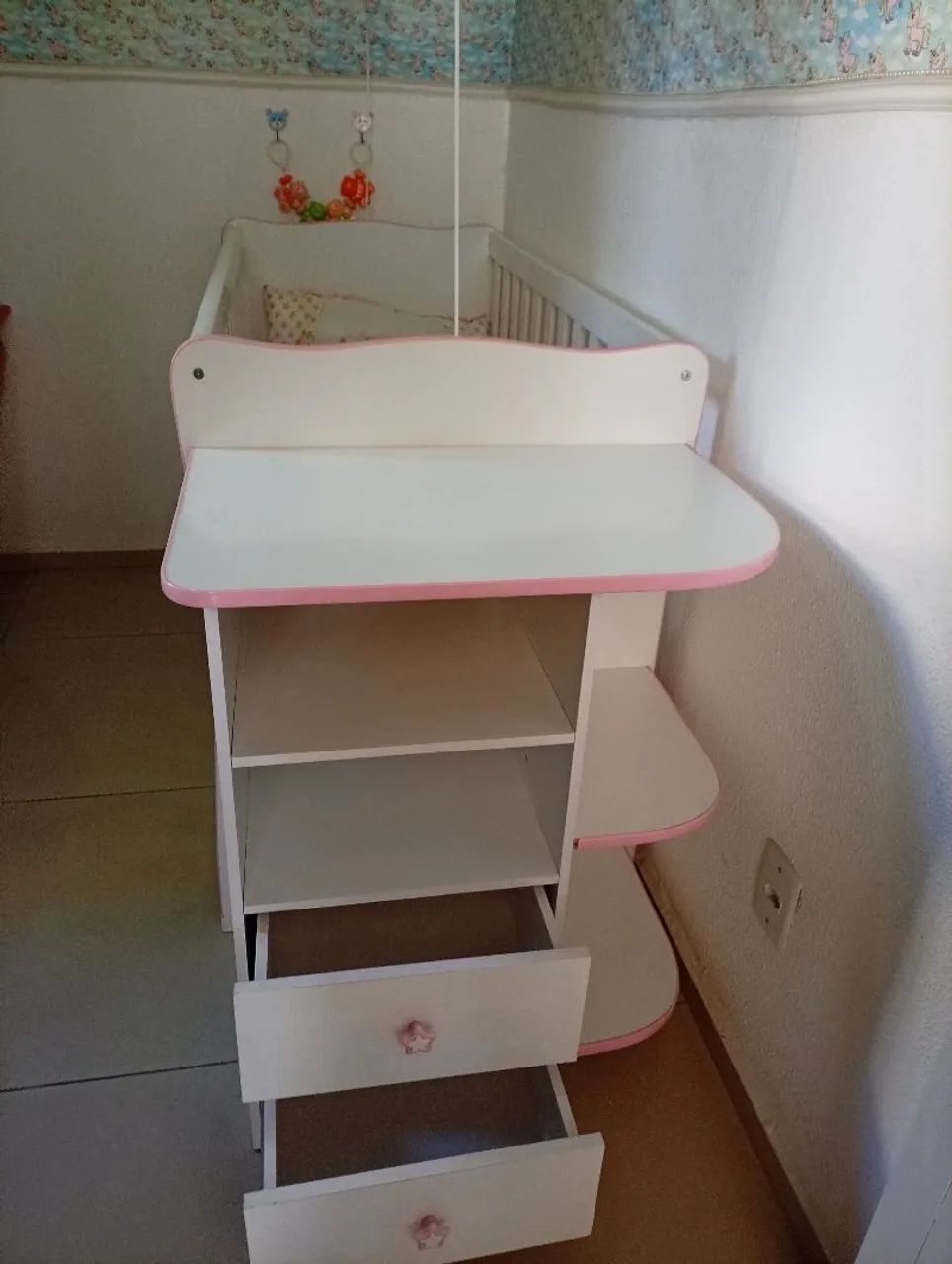 Berço,  colchão, mosquiteiro e protetores laterais. - Foto 4