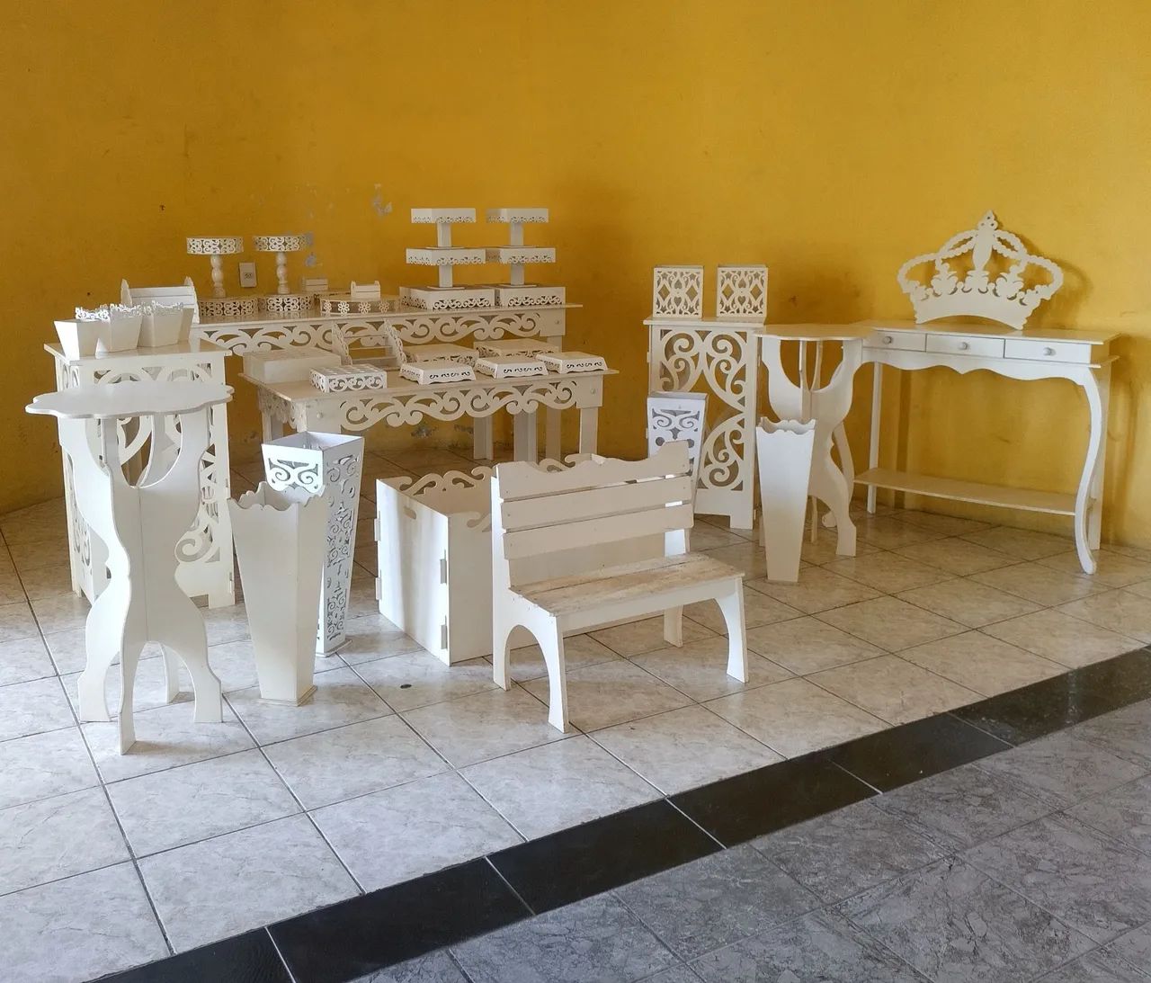 Conjunto de Móveis Brancos - Decoração de Festa - Foto 2