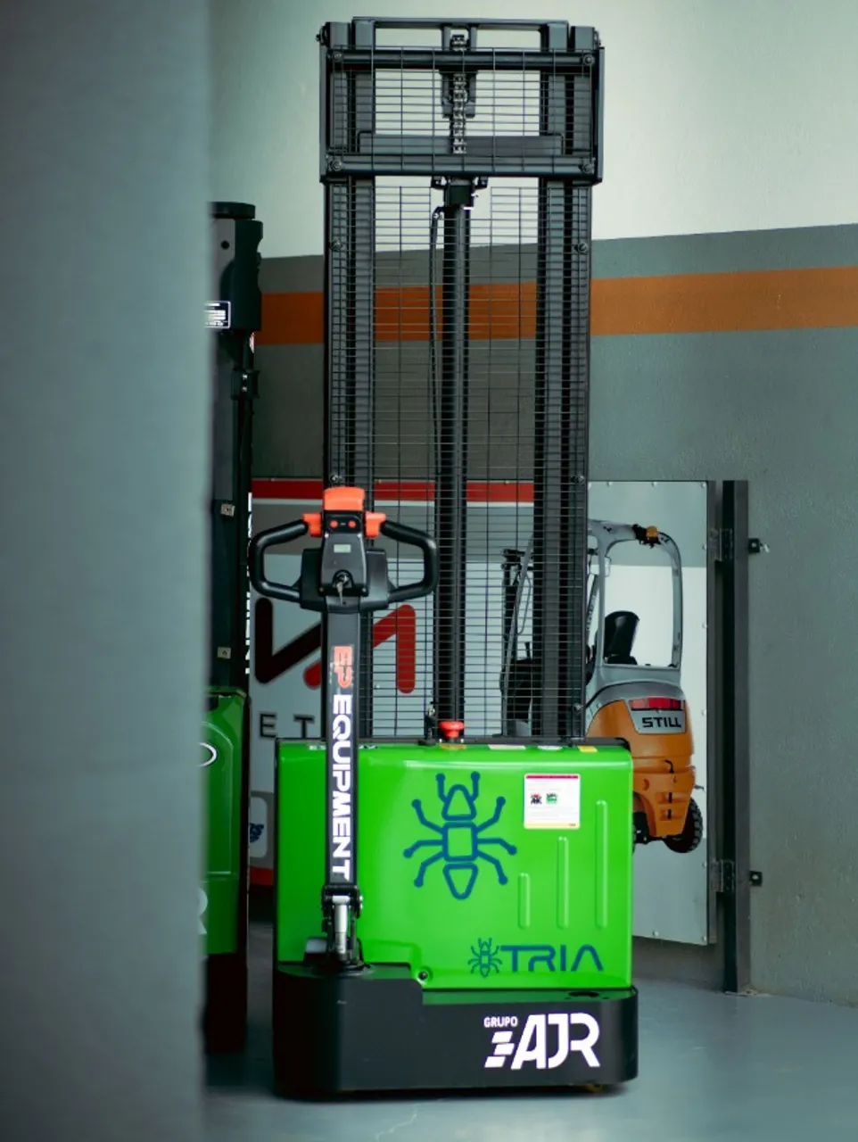 Empilhadeira Elétrica Patolada ESL 122