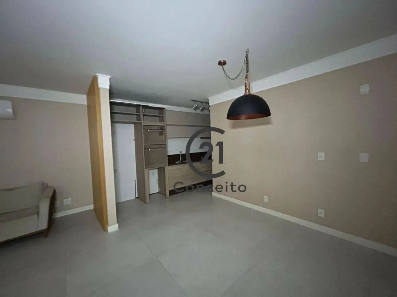 Apartamento com 3 dormitórios para alugar, 131 m² na Beira Mar - Florianópolis/SC