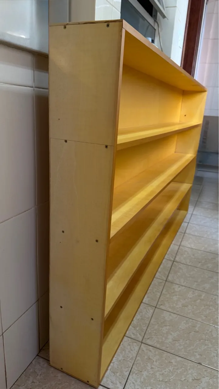 Estante de Madeira Amarela - Ideal para Organizar