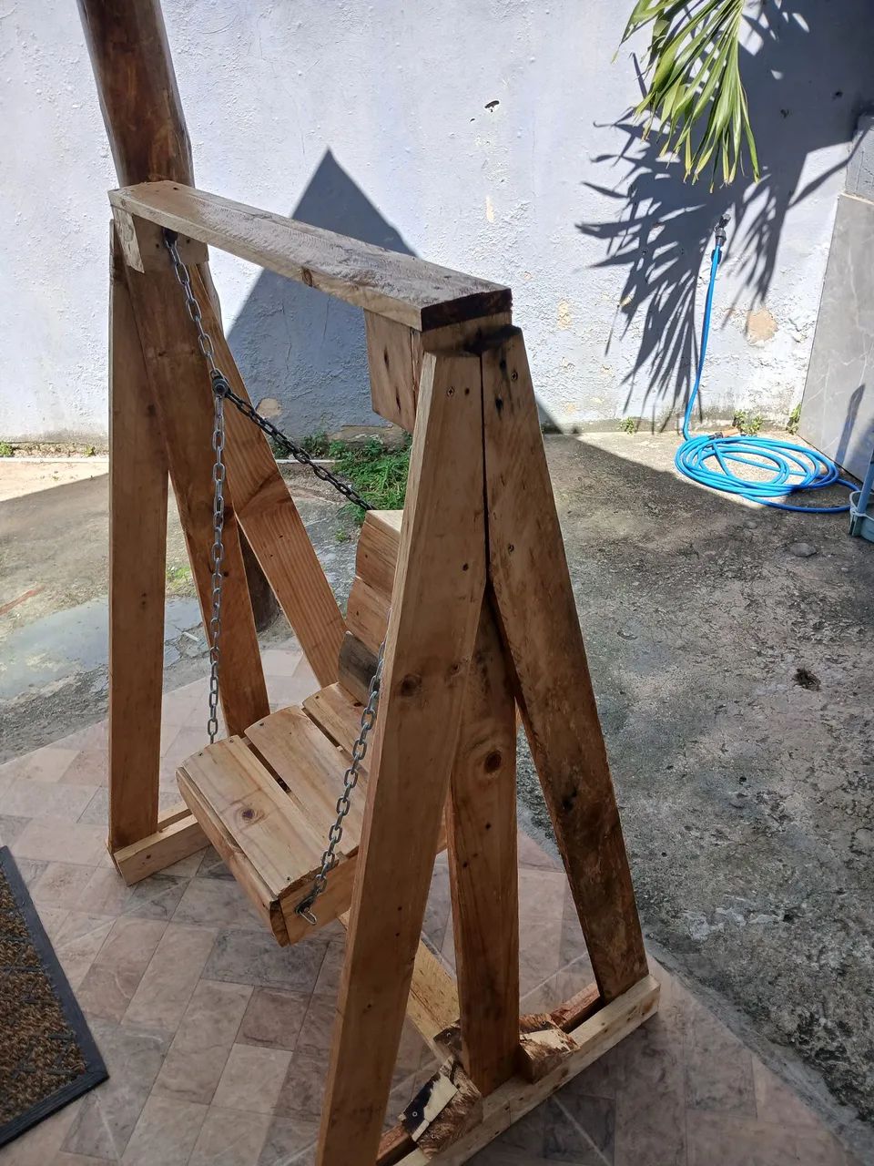 Balanço  infantil em madeira envernizado
