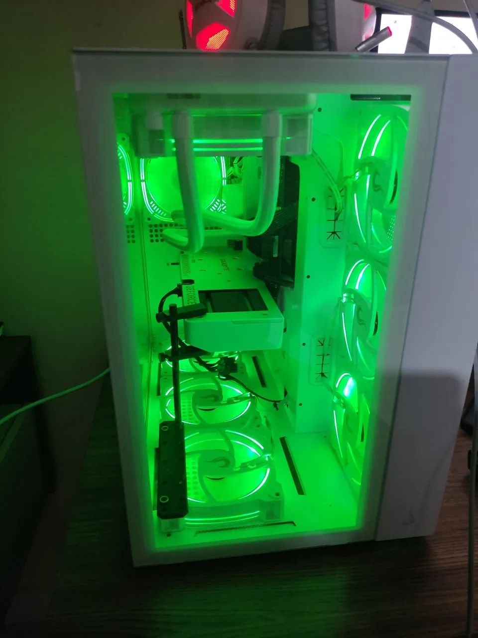 PC Gamer64306321055875121