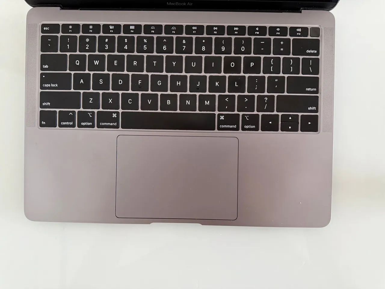 MacBook Air, retina, 13-inch 2019 - Foto 2