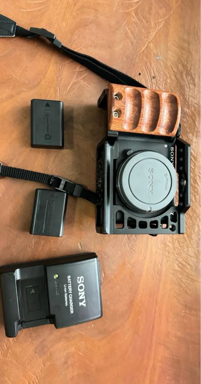 TROCO POR MAC BOOK    Sony A6400  (só corpo) com 13mil click - Foto 4