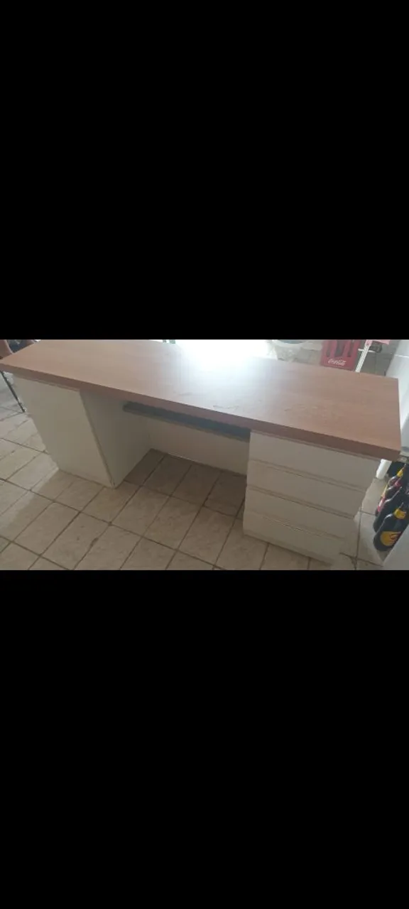 Mesa/Escrivaninha com Gaveteiro/ balcão